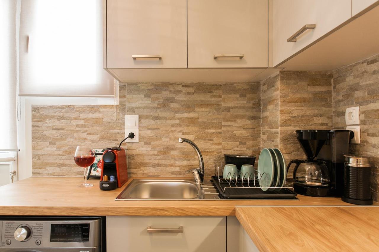 Lovely Renovated Apartment Walk To Acropolis Athen Exterior foto